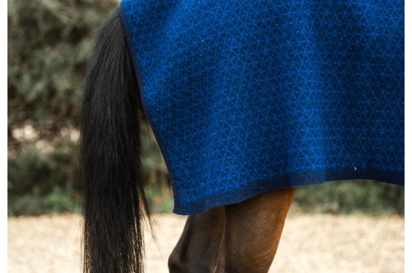 Tacante, carré de laine bleu marine et bleu roi pour cheval . Tricoté en France