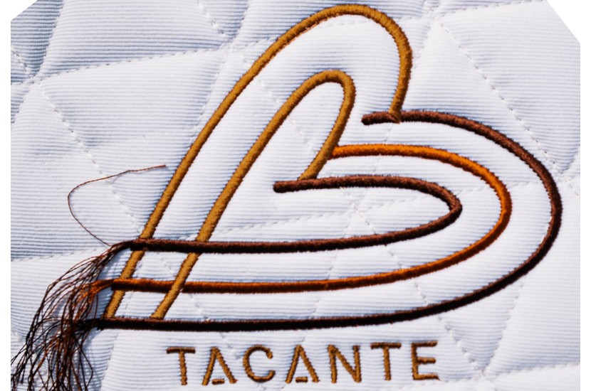 Tacante Tapis de selle LOVE HEART blanc broderie marron .jpg