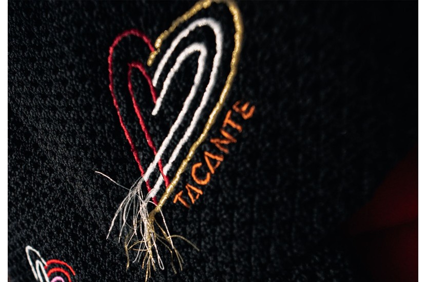 Tacante bonnet INFI-KNIT noir broderie coeur bordeaux or argent