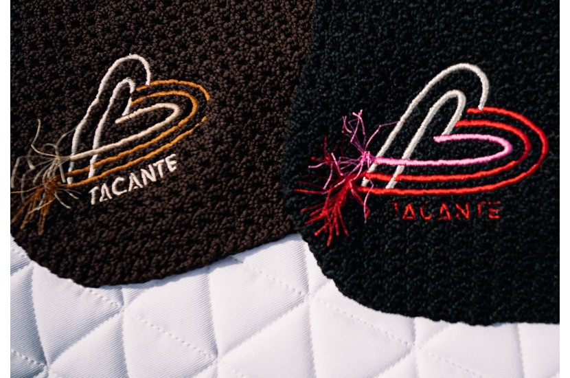 Tacante bonnet INFI-KNIT noir broderie coeur argent rouge rose