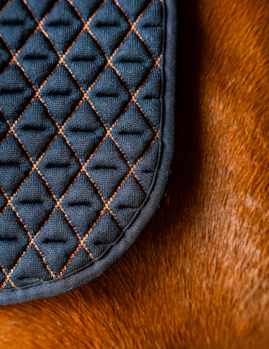Tapis de selle INFI-KNIT mixte noir et caramel